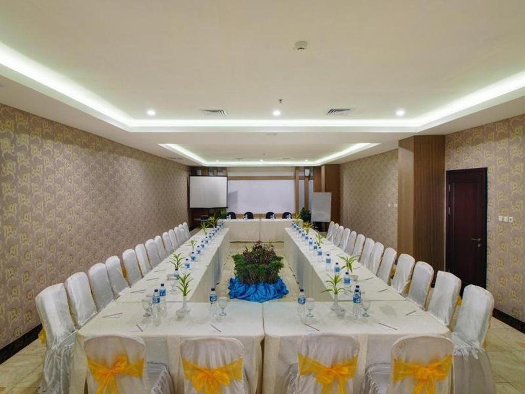 Horison Hotel Pematang Siantar Buitenkant foto
